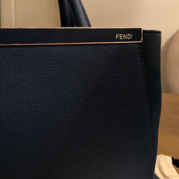 Fendi - Leather Tote AMAZING CONDITION! - Picture 4 of 4